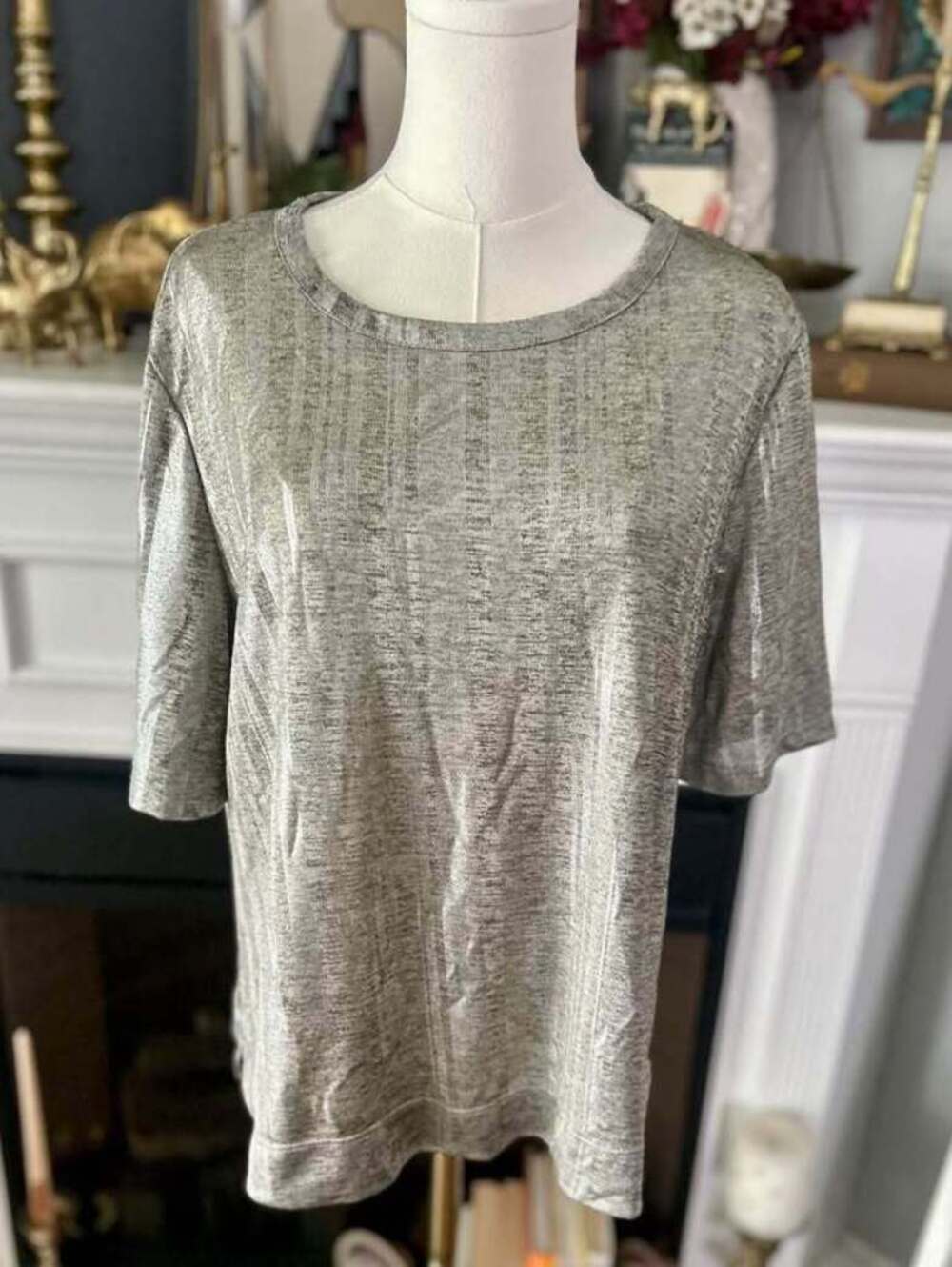 Kim & Cami Sz Large Metallic Silver Short Sleeve Top